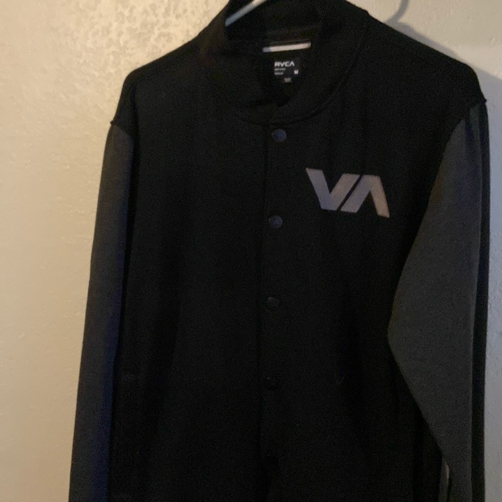Men’s Medium RVCA sweater black and gray, used good condition